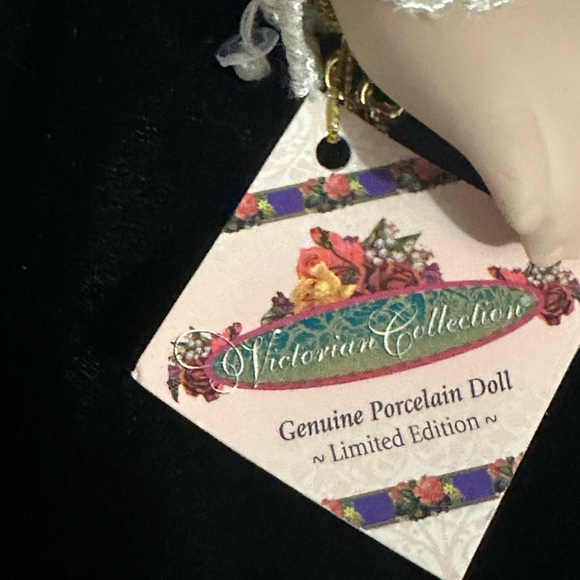 Victorian Collection Limited Edition Porcelain Doll 1998 - Picture 5 of 6